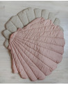 tapis de jeu coquillage rose poudré en lin