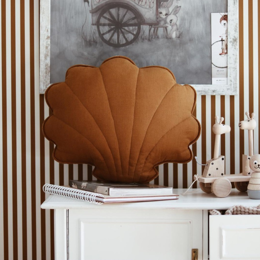 Coussin coquillage en lin caramel