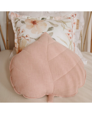 coussin en lin feuille light pink