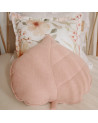 coussin en lin feuille light pink