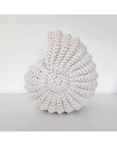 Coquillage rond crème en crochet