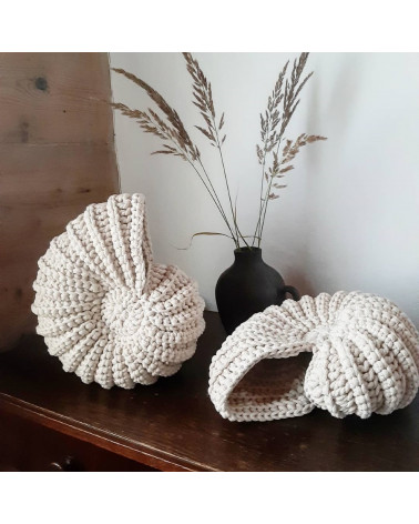 Coquillage rond crème en crochet