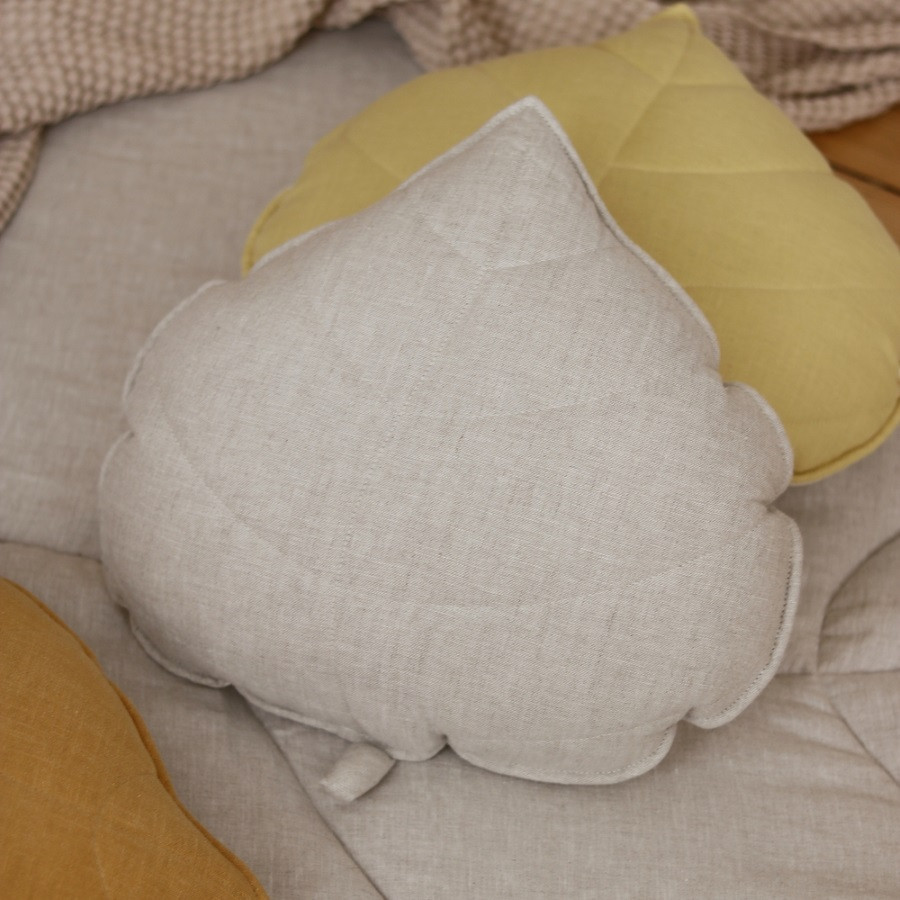 coussin en lin feuille sable