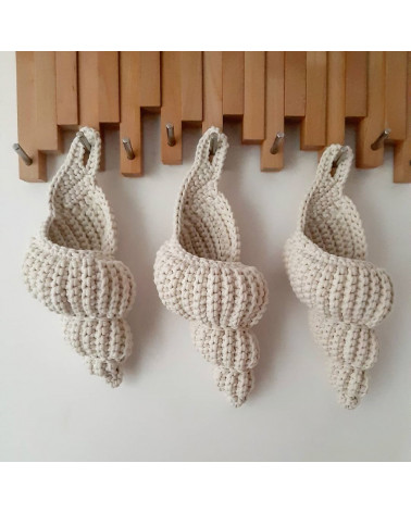 Coquillage long crème en crochet