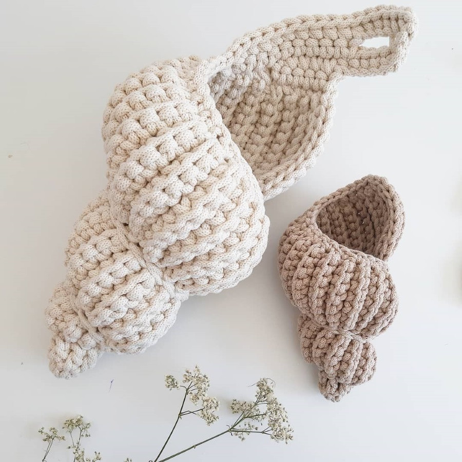 coquillage long en crochet crème