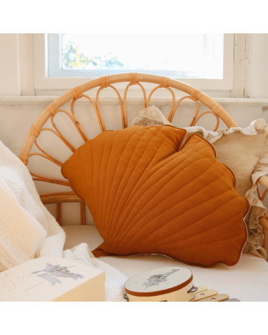 coussin en lin caramel en forme de feuille ginkgo