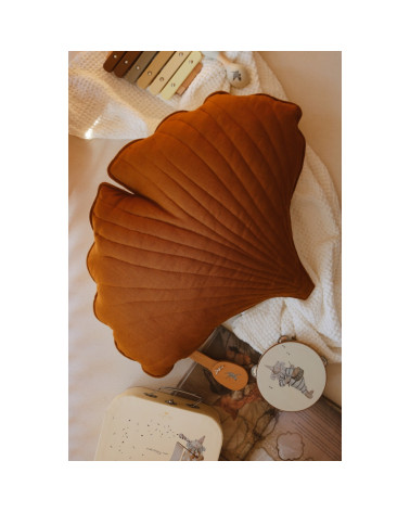 Coussin décoratif feuille de ginkgo en lin caramel