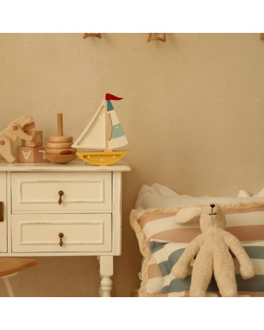 Mini veilleuse en bois - voilier moutarde
