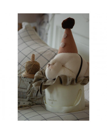 Trophée chat en lin light beige avec un chapeau beige foncé