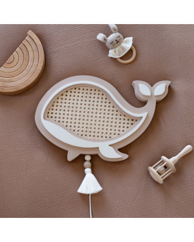 Lampe veilleuse en bois et rotin - baleine