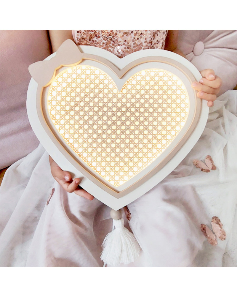 Lampe veilleuse en bois et rotin - coeur