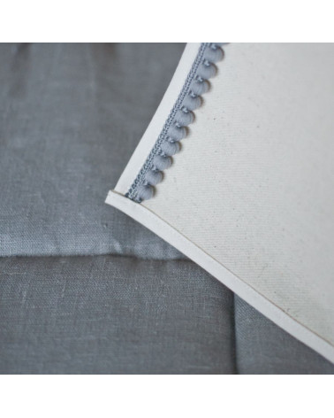 Tipi avec pompons gris