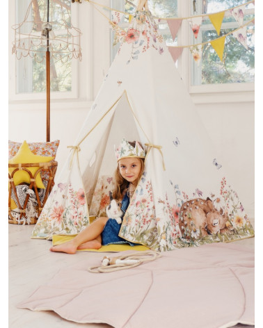 Tipi biche et fleurs sauvages