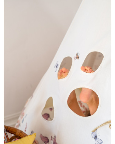 Tipi biche et fleurs sauvages