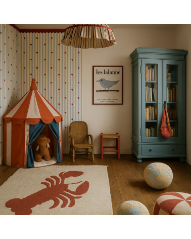 Papier peint enfant à rayures et cœurs rouges