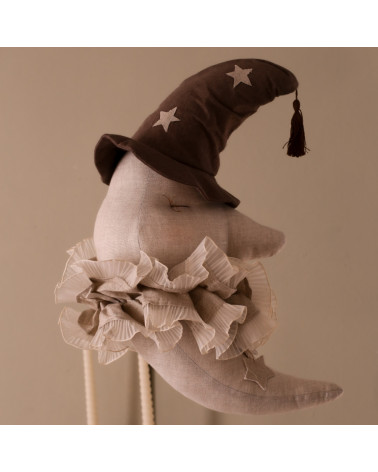 Lune en lin beige avec chapeau marron à suspendre
