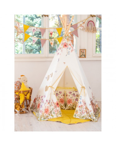 Tipi biche et fleurs sauvages