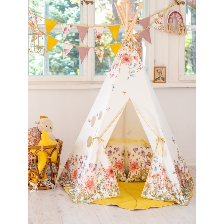 Tipi biche et fleurs sauvages