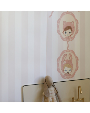 Papier peint enfant - Grand Portrait Médaillon au Ruban Rose
