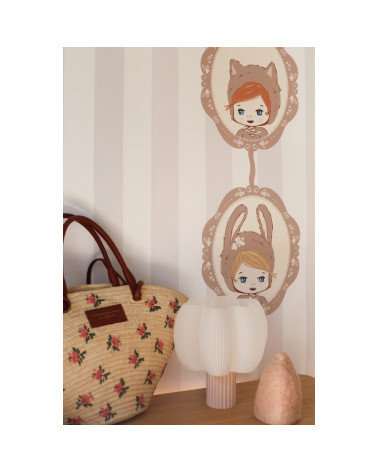 Papier peint enfant  - Grand Portrait Médaillon au Ruban Beige